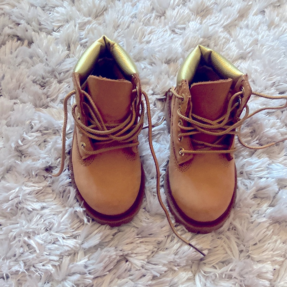 Timberland 6in boot wheat nubuck with gold size 6 toddler